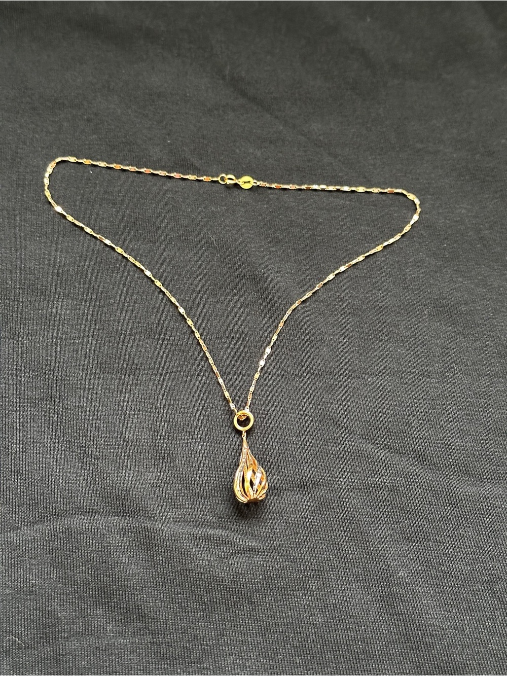 18K rose gold, white gold and yellow gold pendant and 18K chain